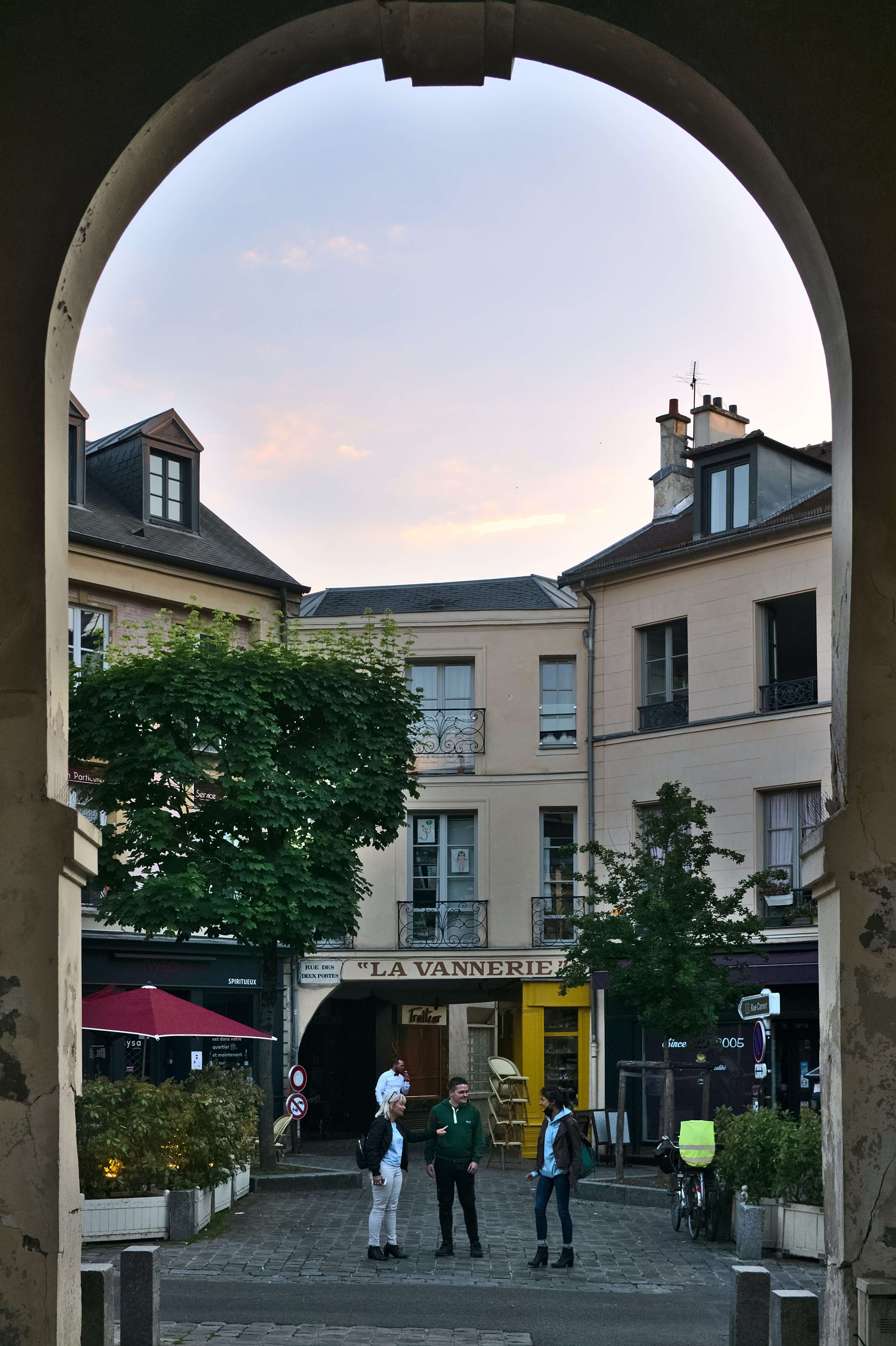 Photo de la place Notre Dame à Versailles par Aleksandr Kadykov sur Unsplash